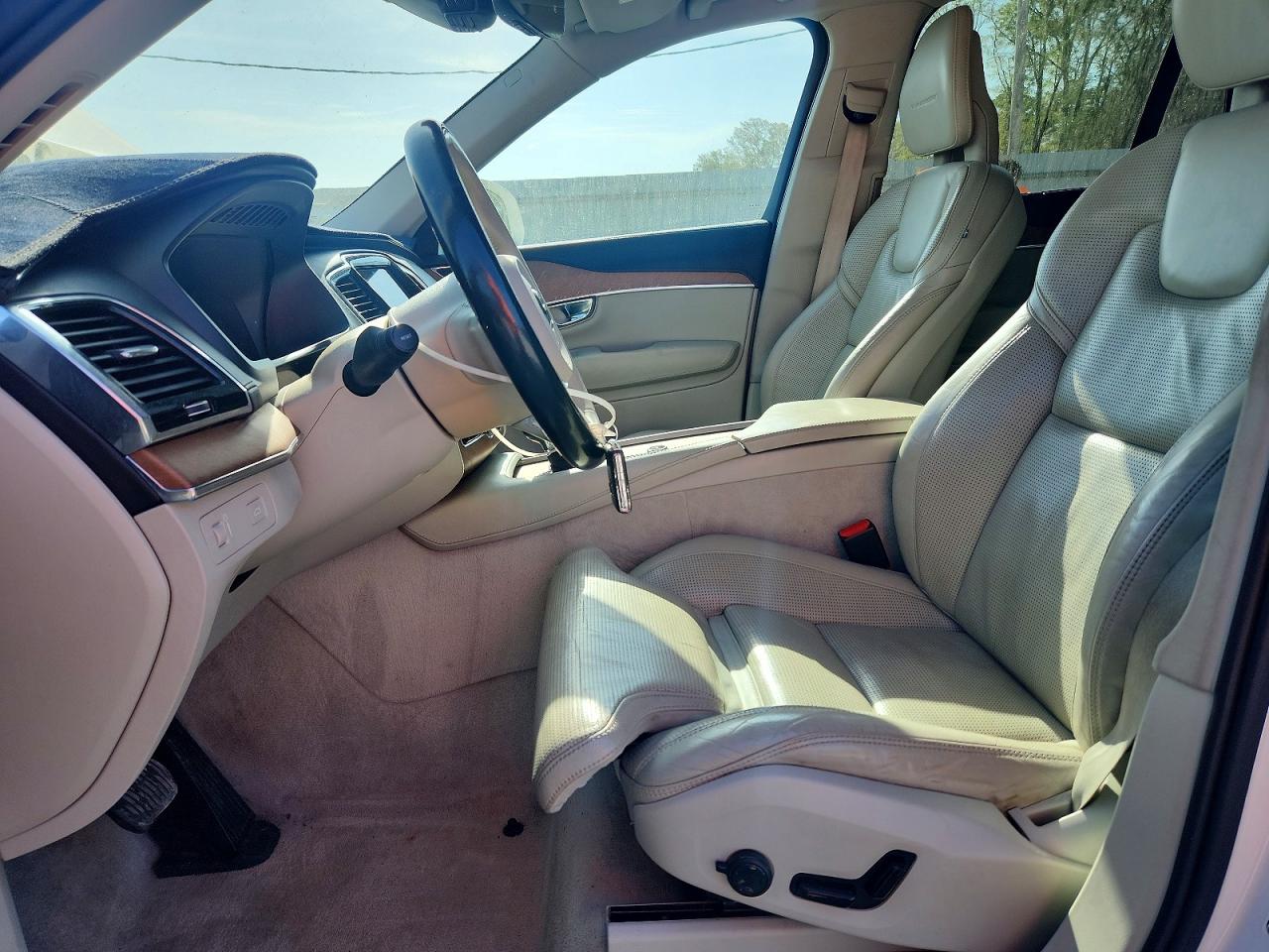Volvo XC90 T6