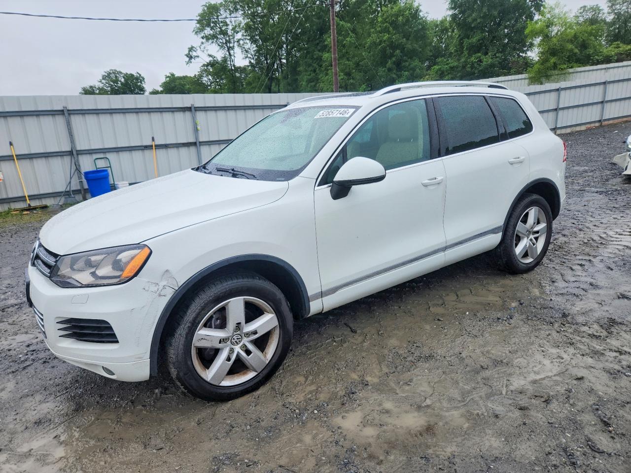 Salvage Volkswagen Touareg Image