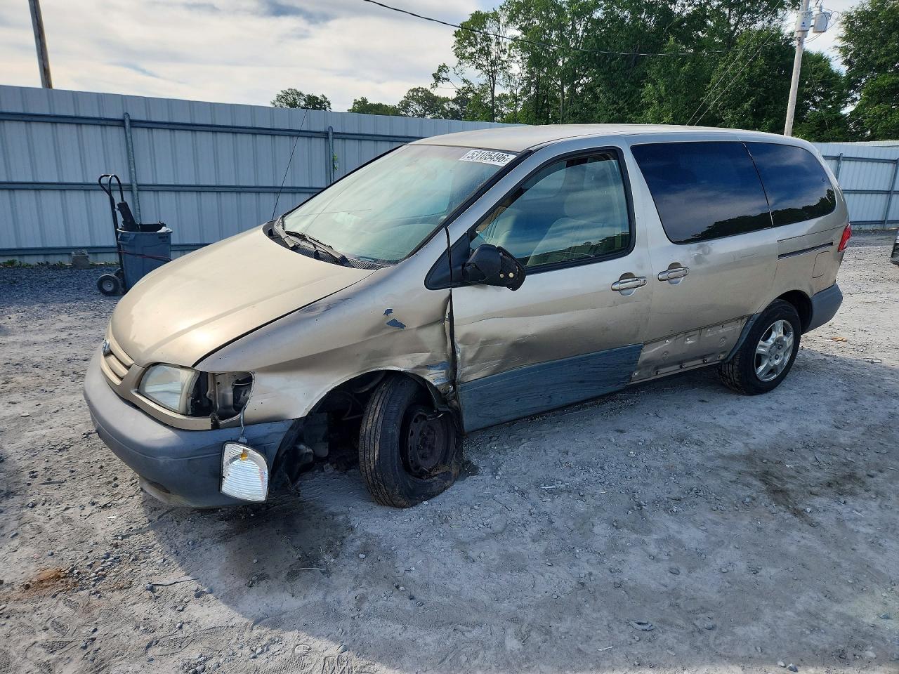 Salvage Toyota Sienna Image