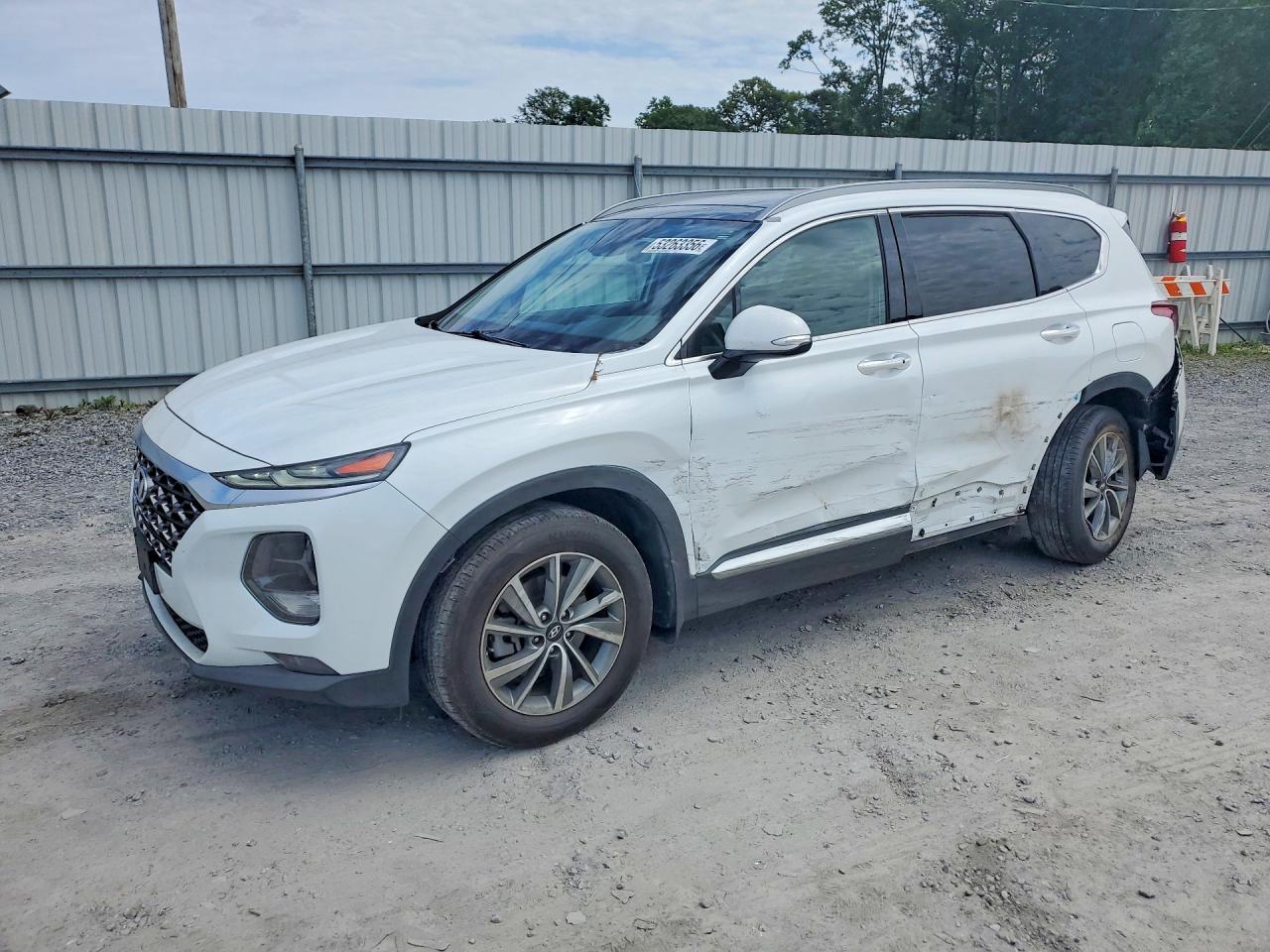 Salvage Hyundai SANTA FE Image