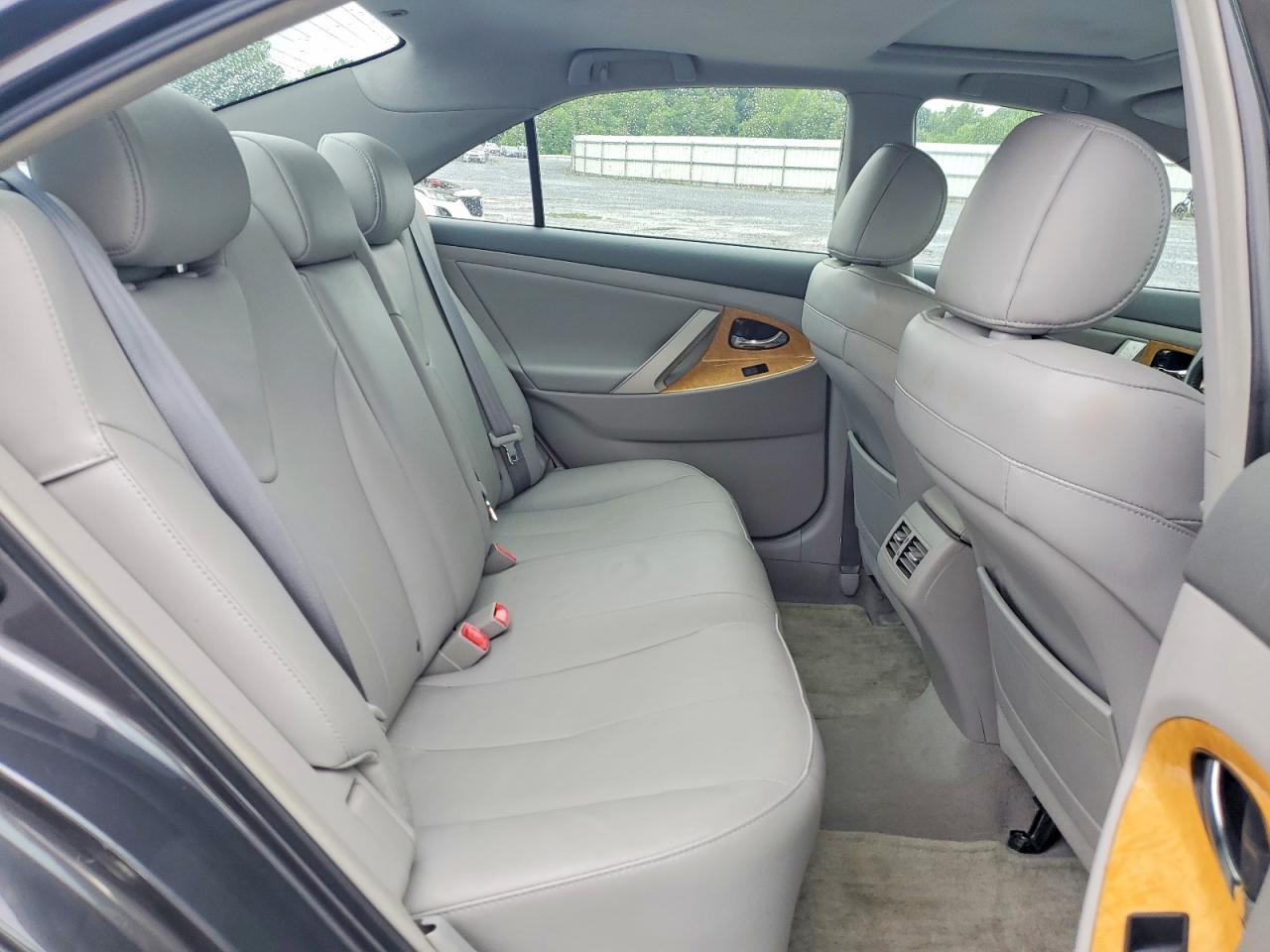 Toyota Camry Xle V6