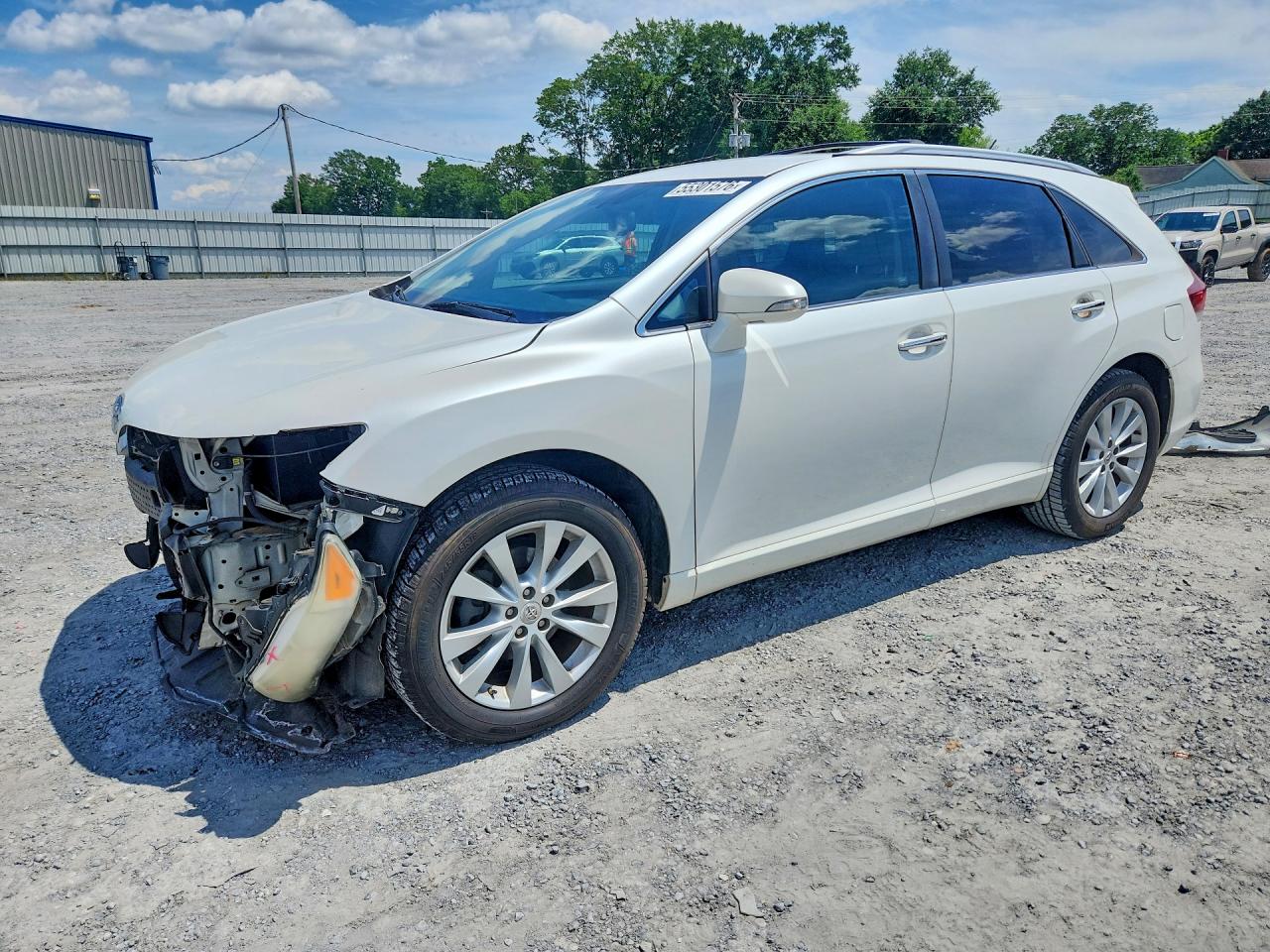 Salvage Toyota Venza Image