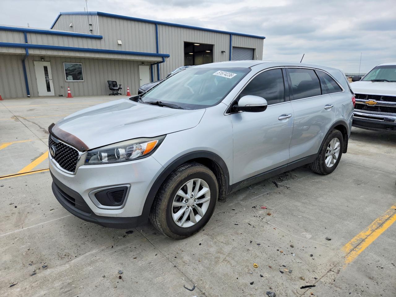 Salvage Kia Sorento Image