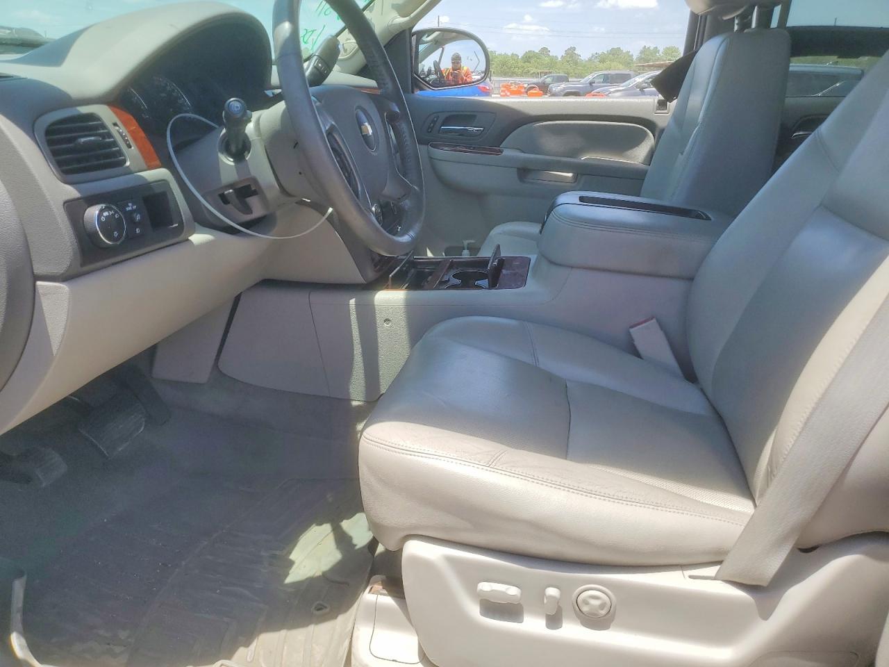 Chevrolet Suburban C1500 Ltz