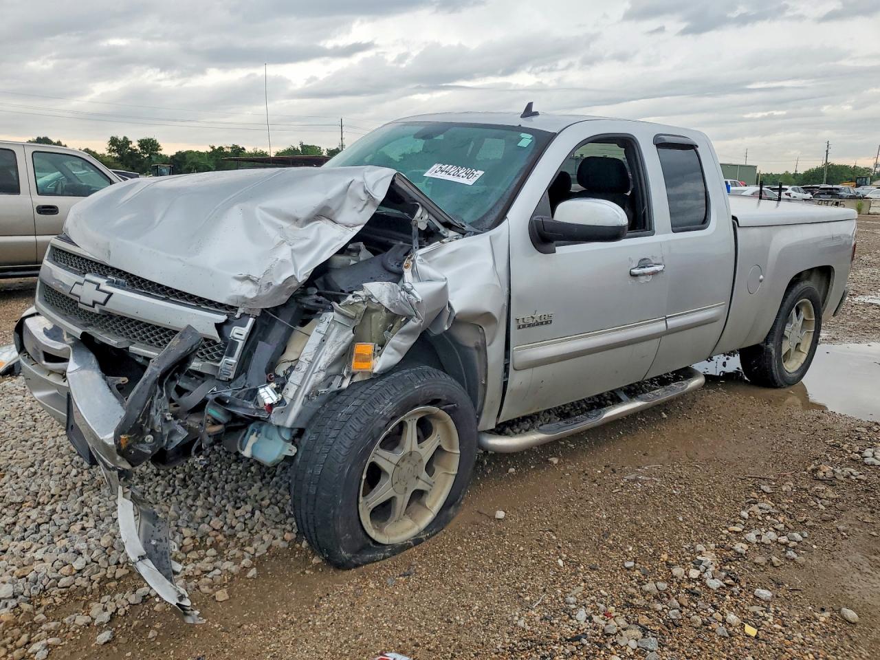 Salvage Chevrolet Silverado Image
