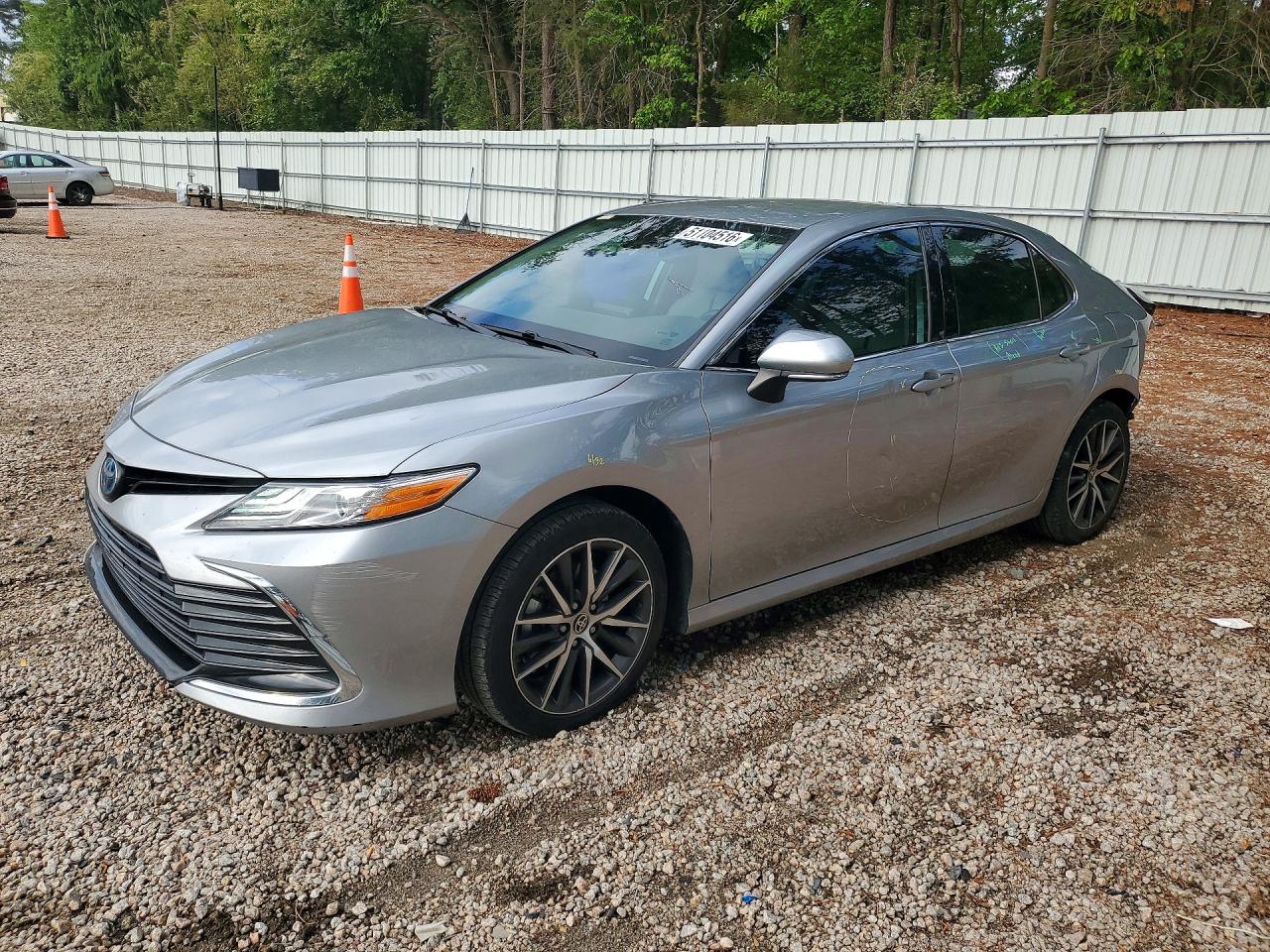 Salvage Toyota Camry Image