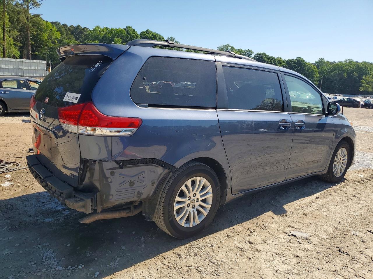 Toyota Sienna Xle 8-passenger