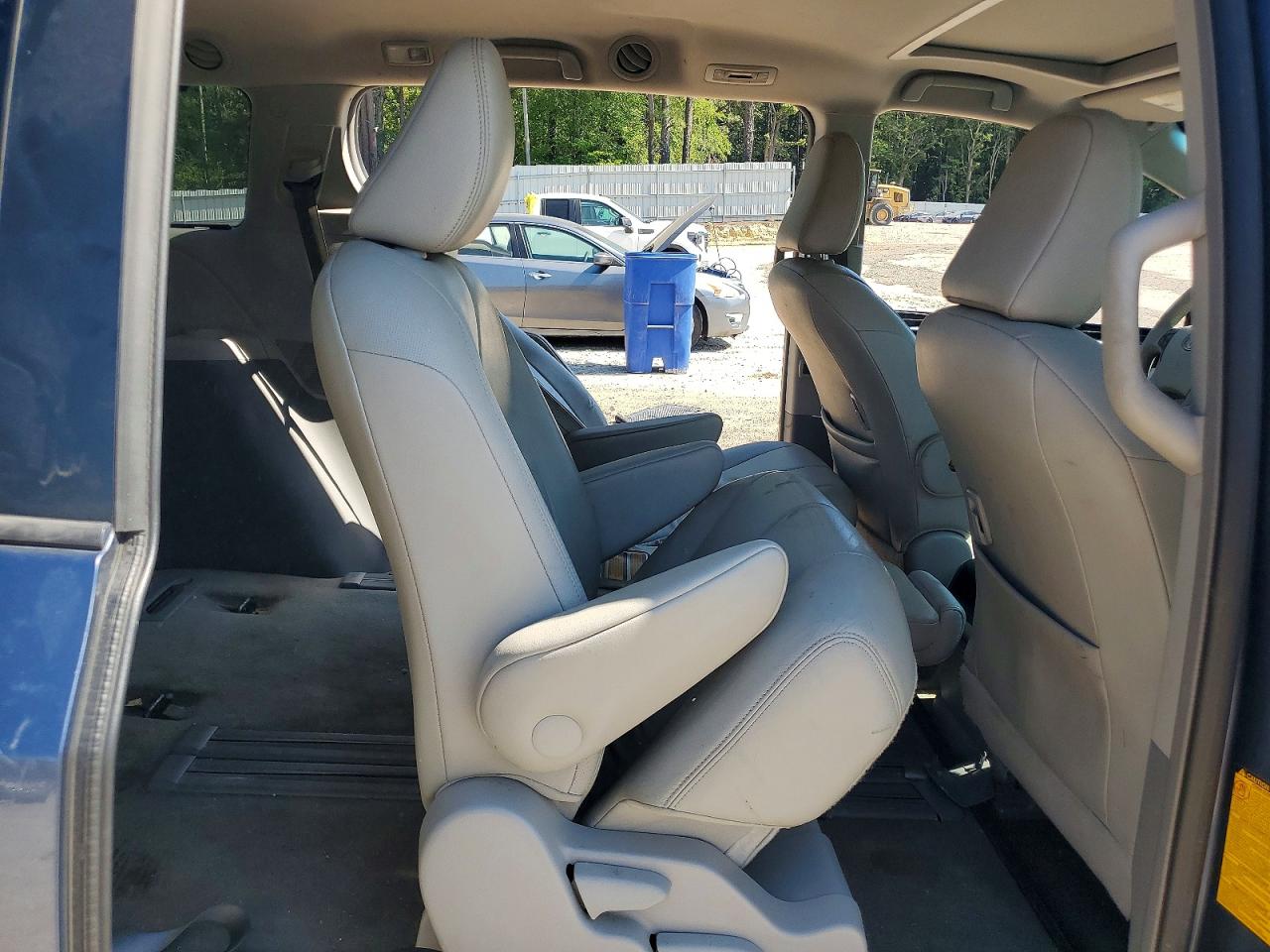 Toyota Sienna Xle 8-passenger