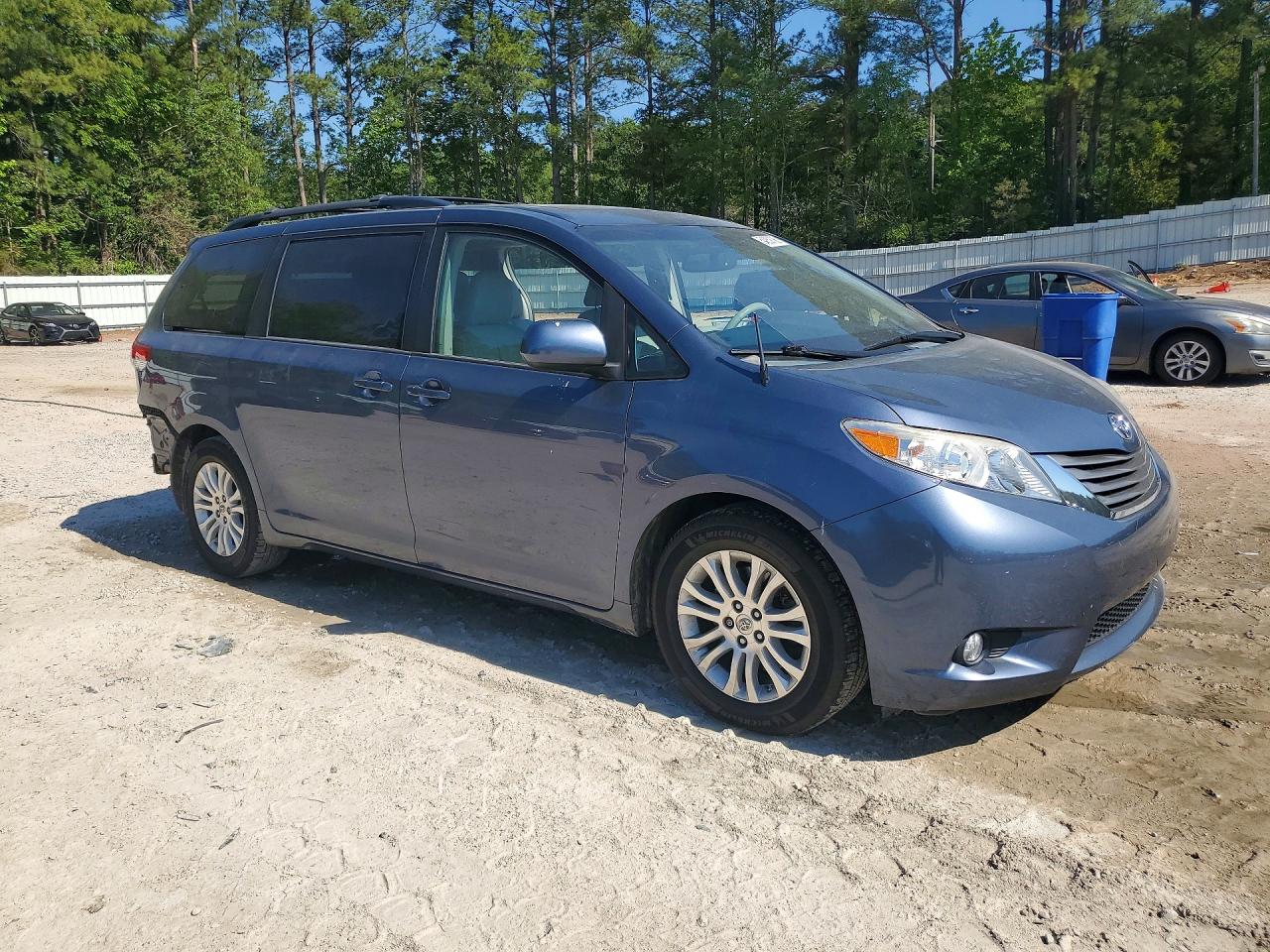 Toyota Sienna Xle 8-passenger