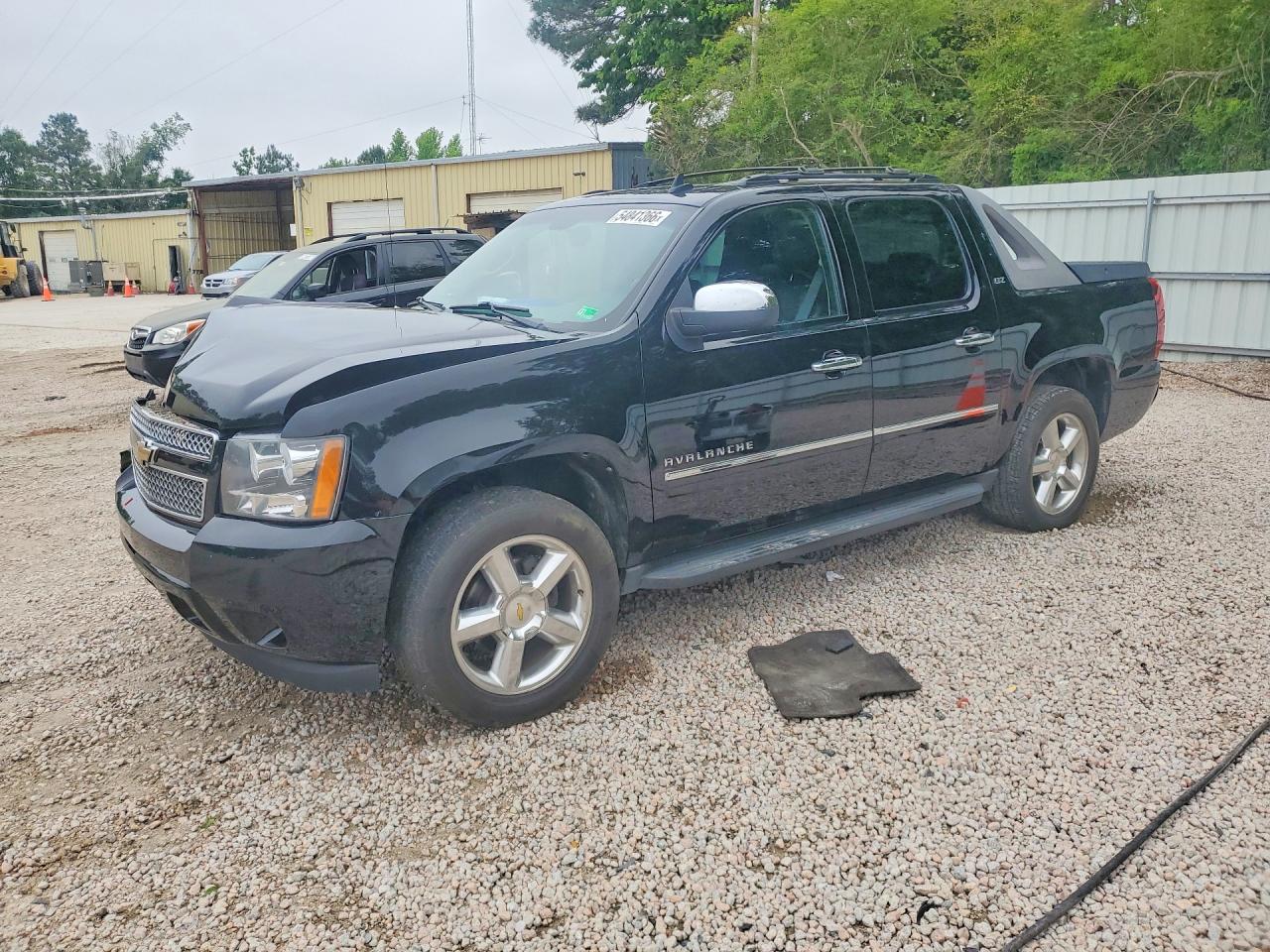 Salvage Chevrolet Avalanche Image