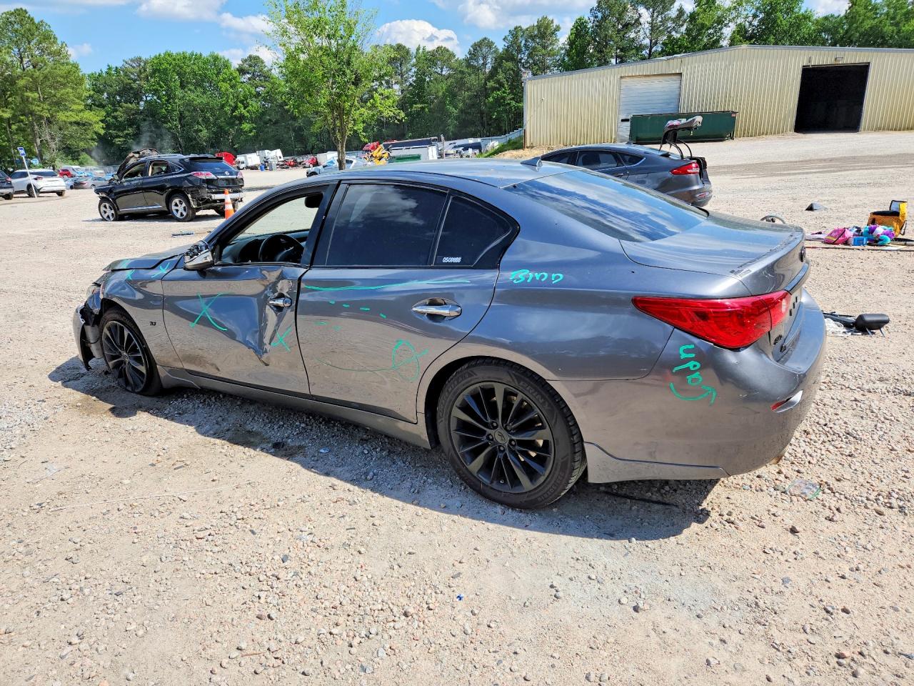 INFINITI Q50 Premium