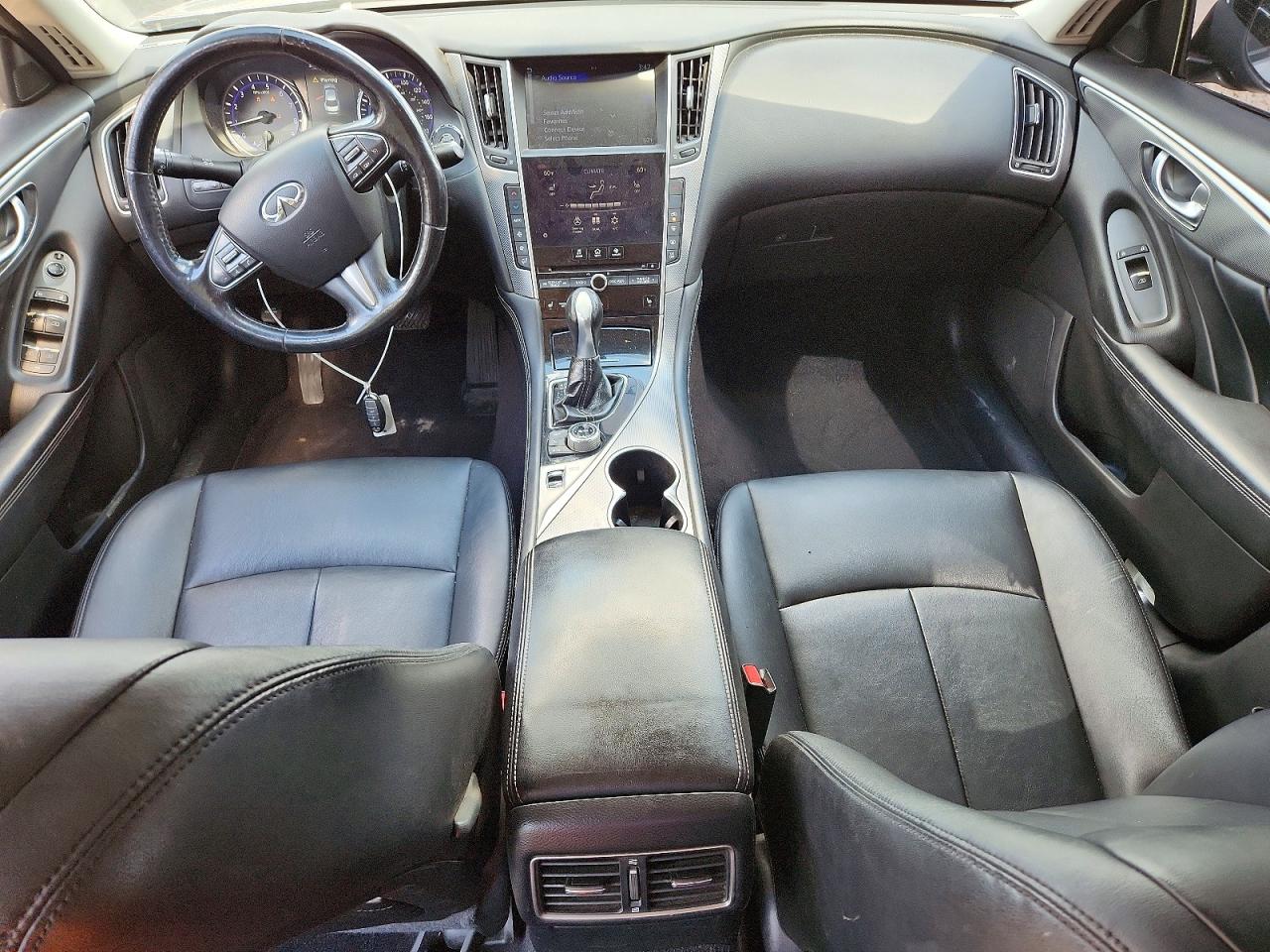 INFINITI Q50 Premium