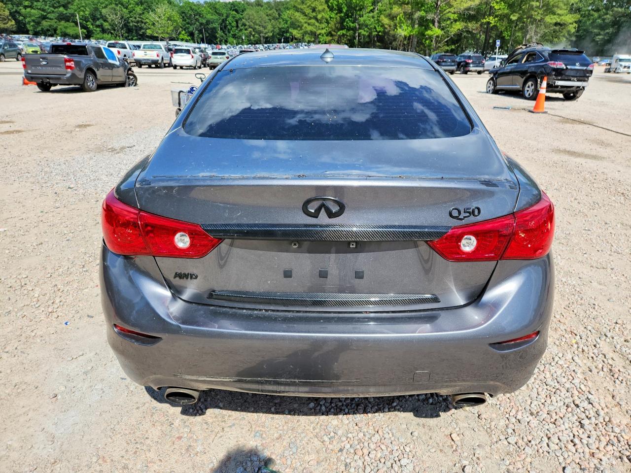 INFINITI Q50 Premium