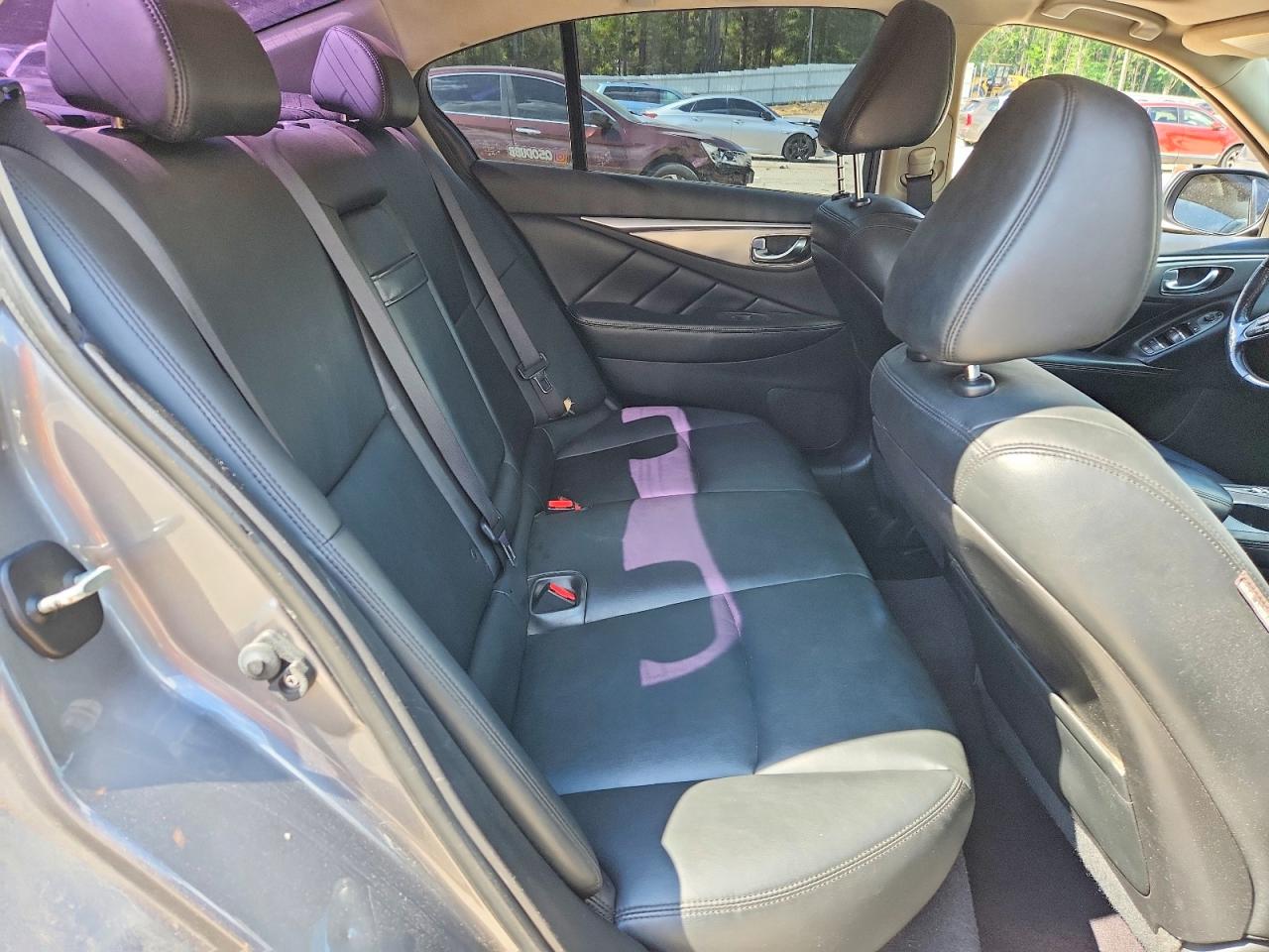 INFINITI Q50 Premium
