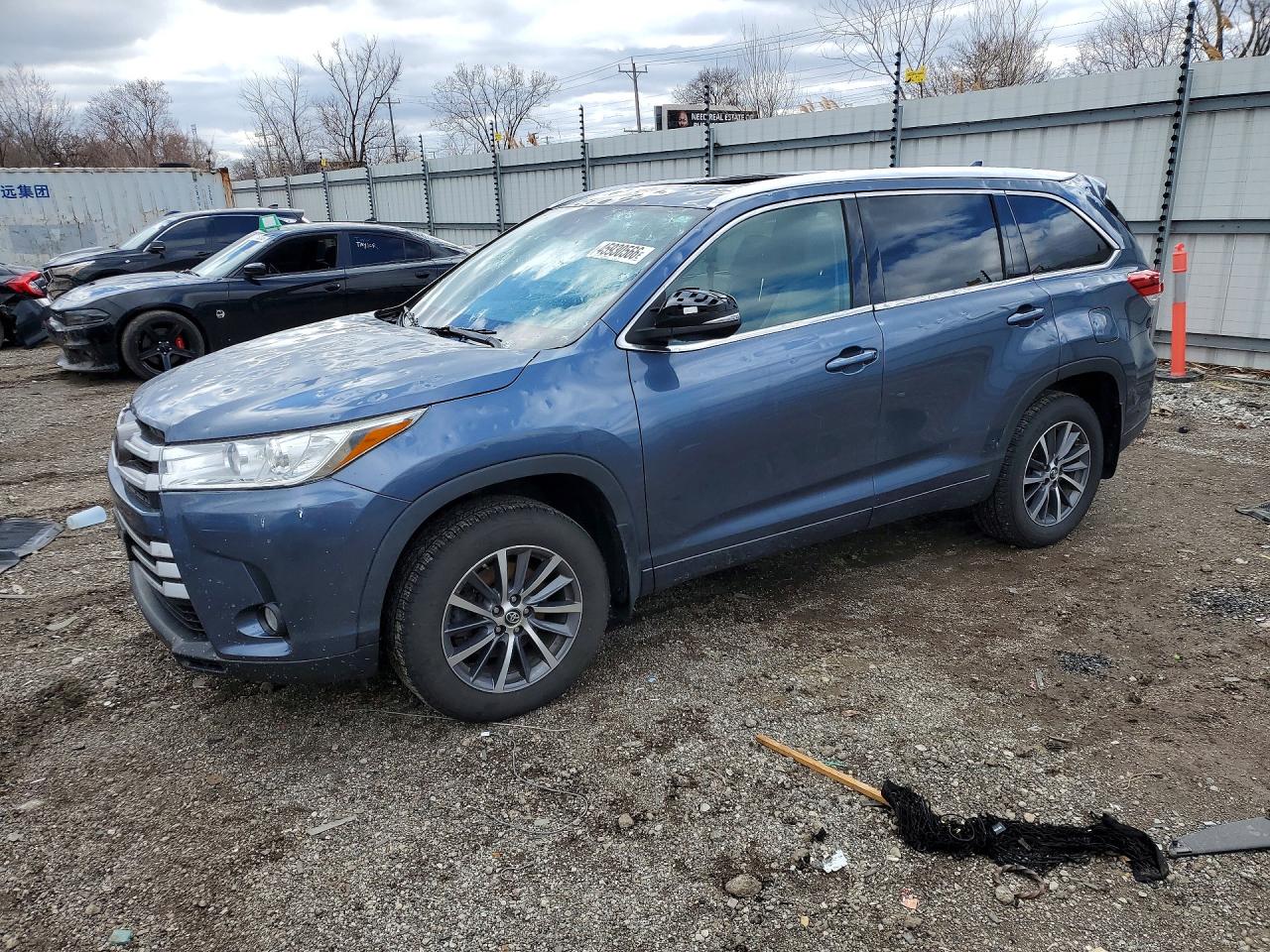 Salvage Toyota Highlander Image