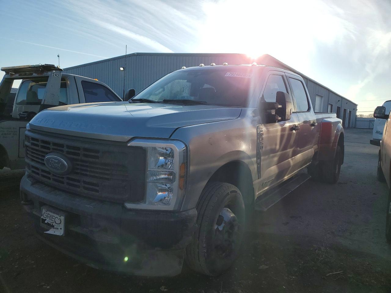 Salvage Ford F-350 Image