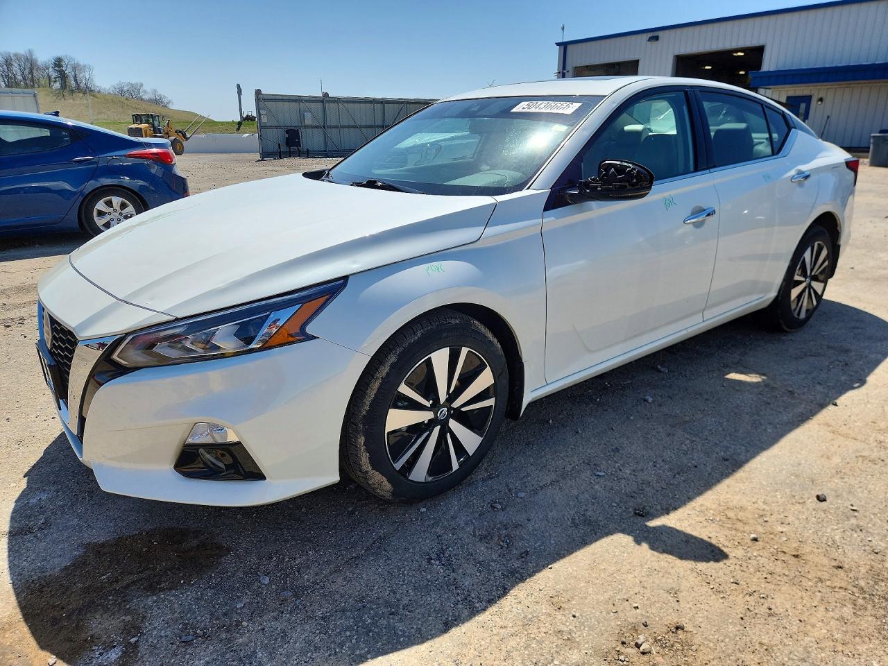 Salvage Nissan Altima Image