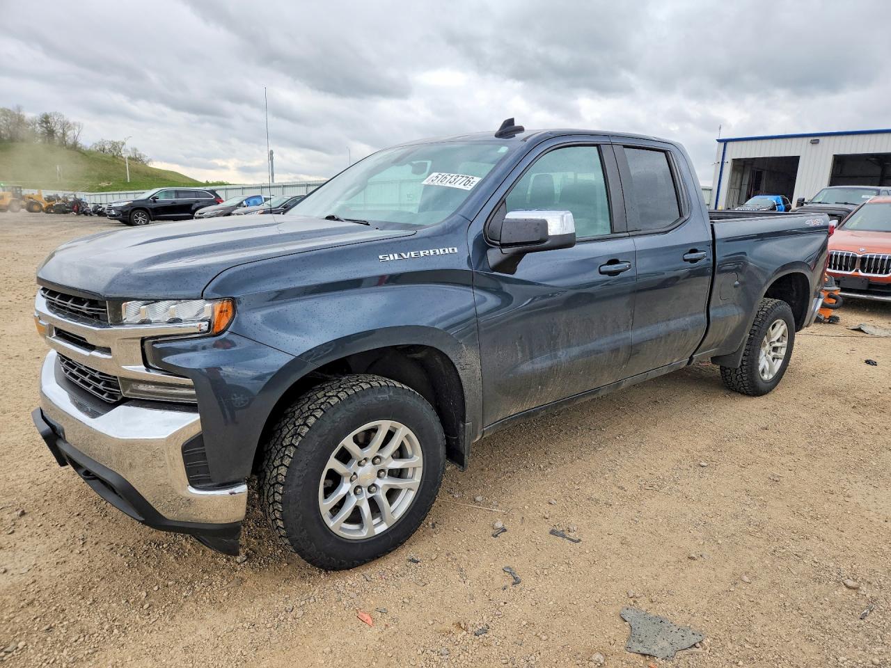 Salvage Chevrolet Silverado Image