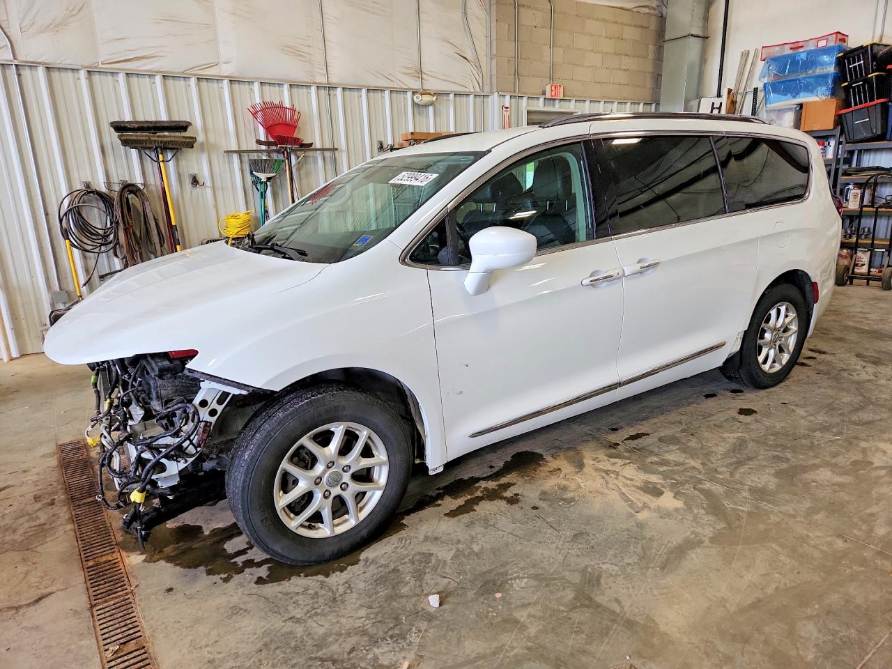 Salvage Chrysler Pacifica Image