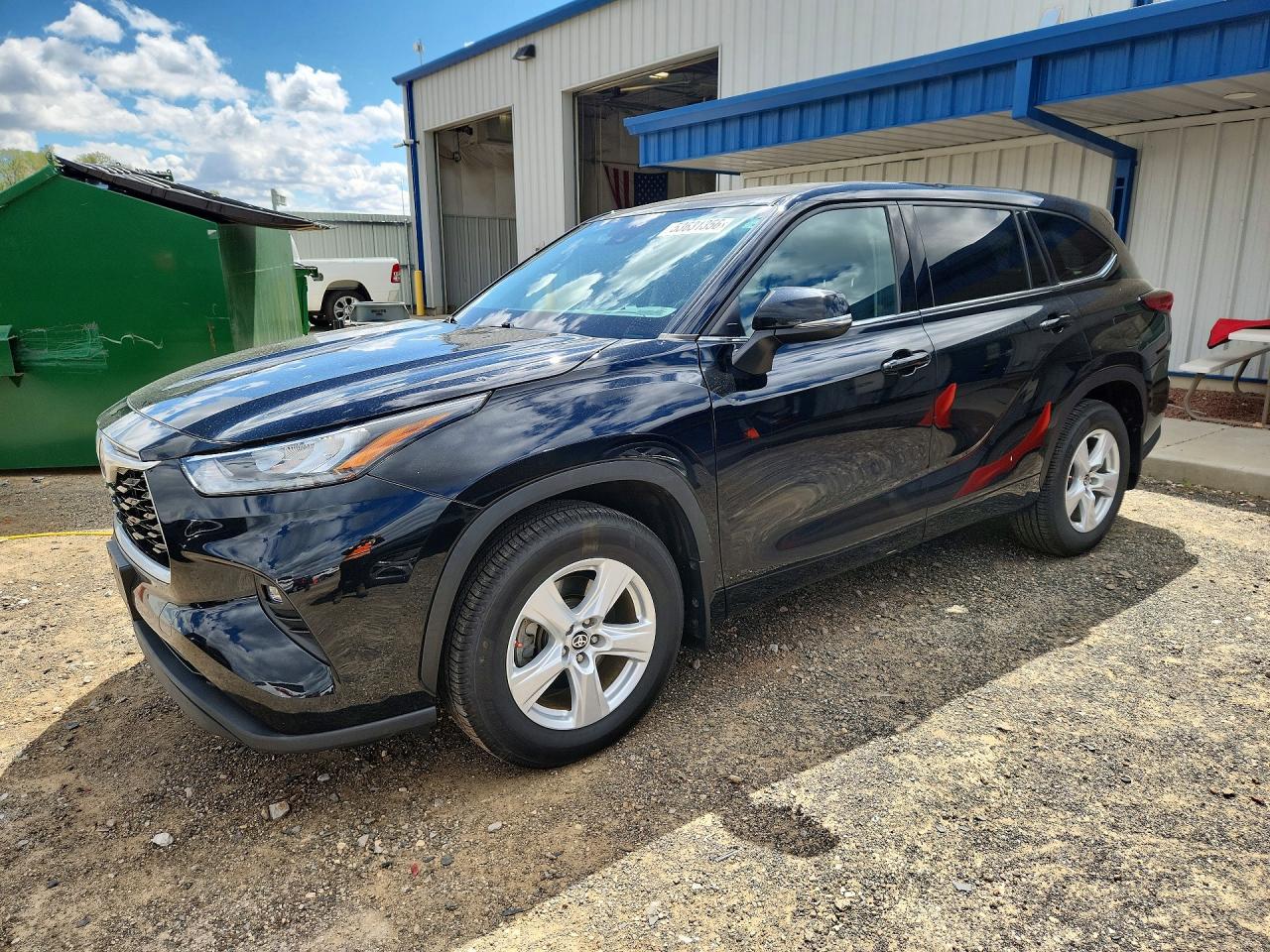 Salvage Toyota Highlander Image