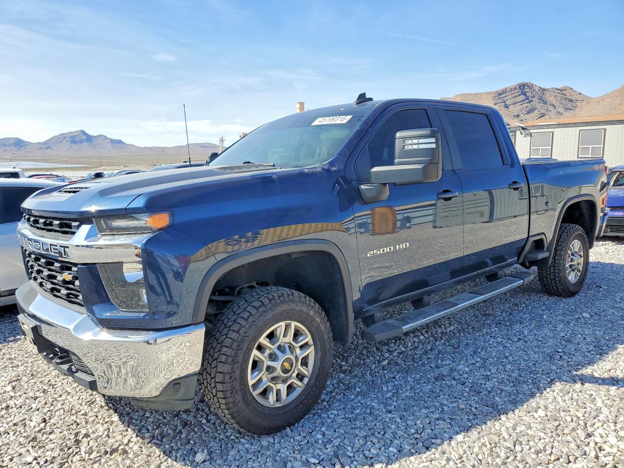 Salvage Chevrolet Silverado Image