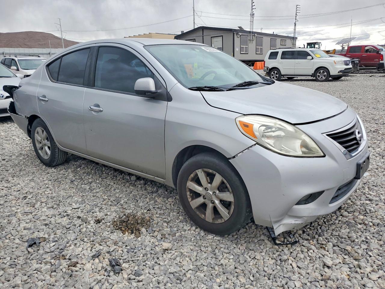 Nissan Versa 1.6 S