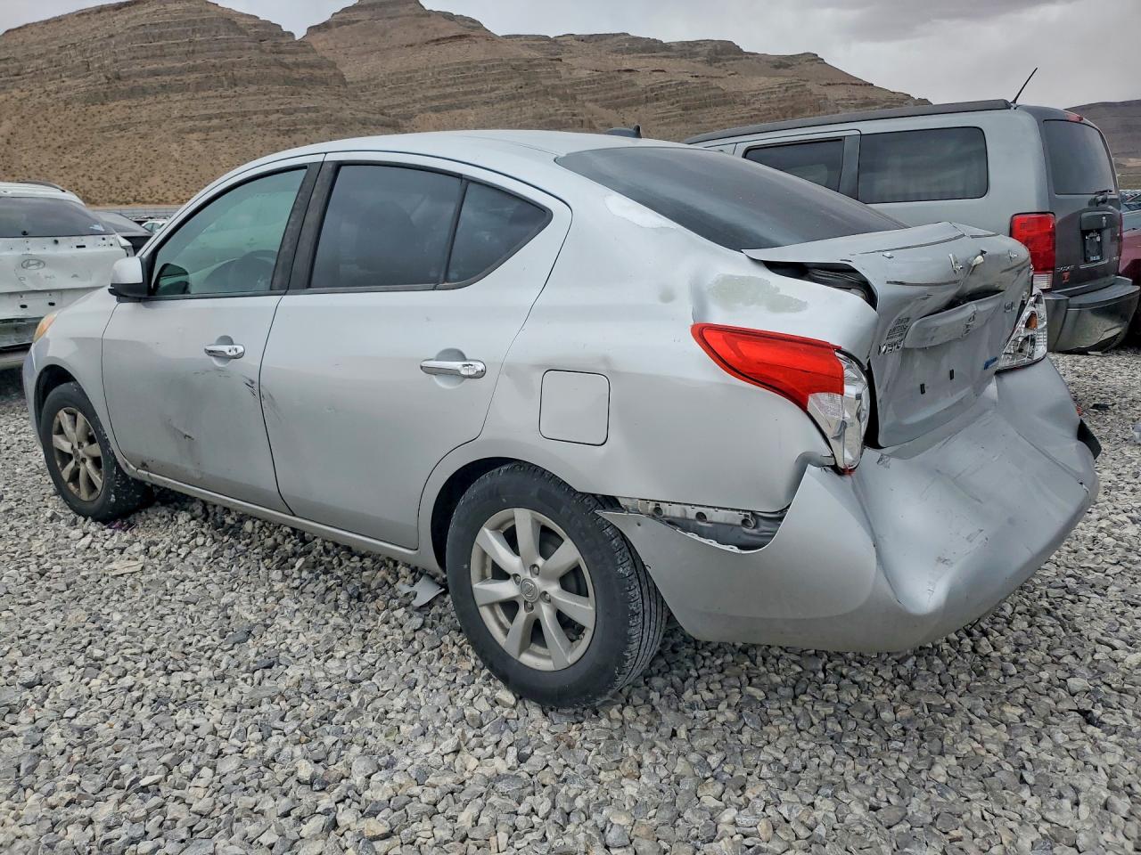 Nissan Versa 1.6 S