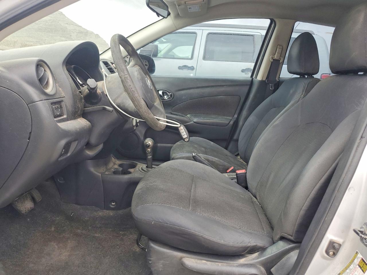 Nissan Versa 1.6 S
