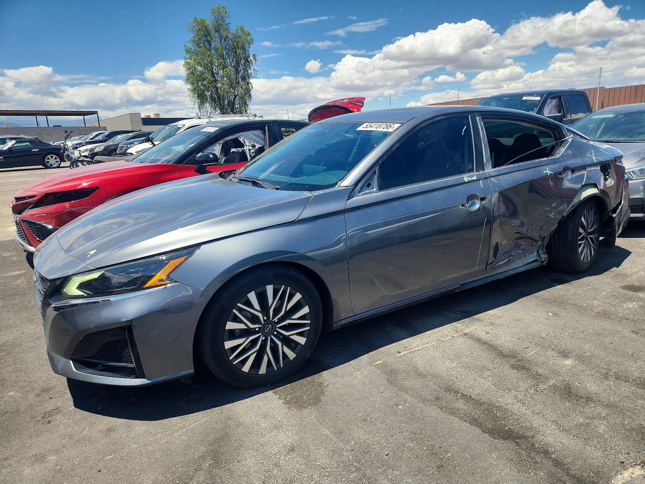 Salvage Nissan Altima Image