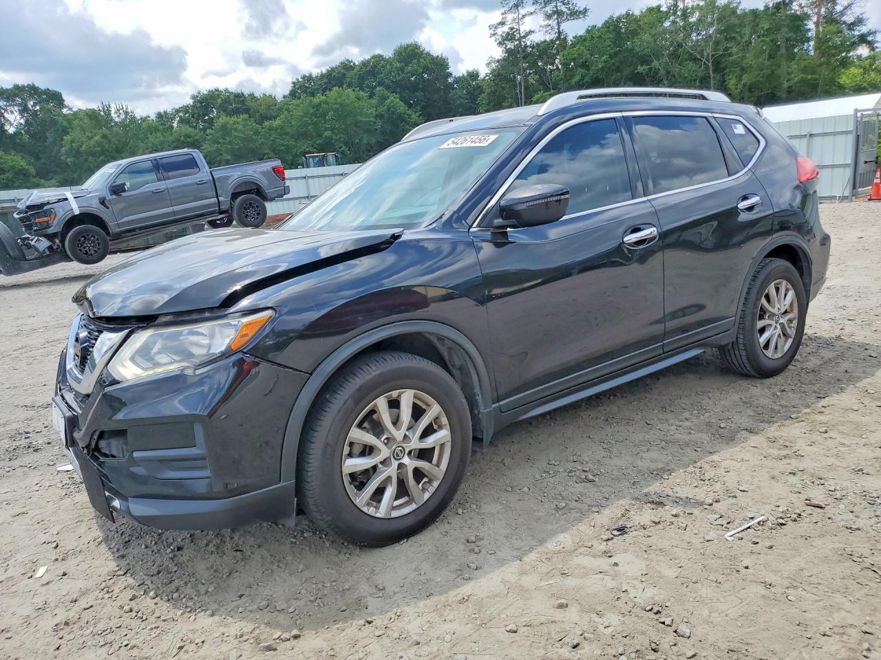 Salvage Nissan Rogue Image