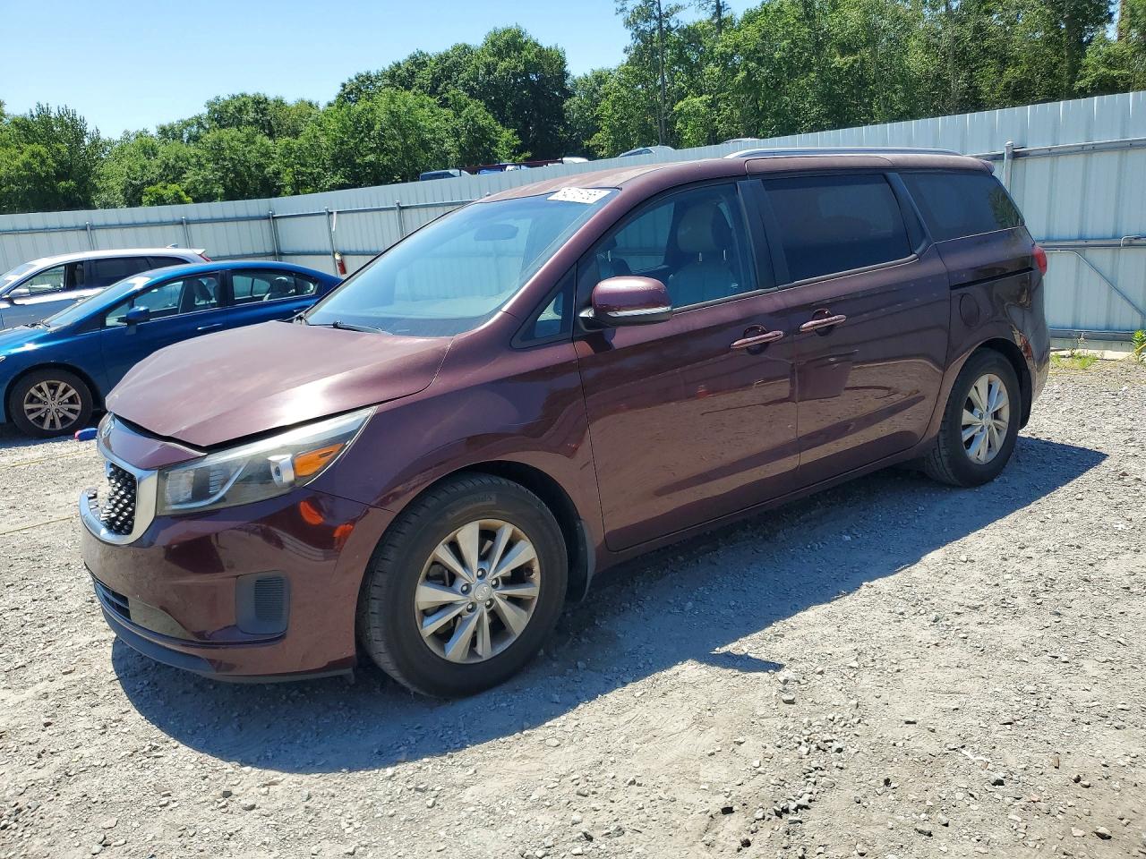 Salvage Kia Sedona Image