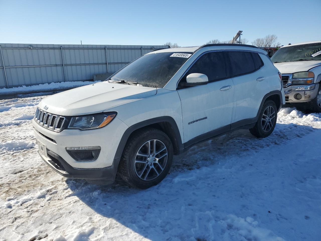Salvage Jeep Compass Image