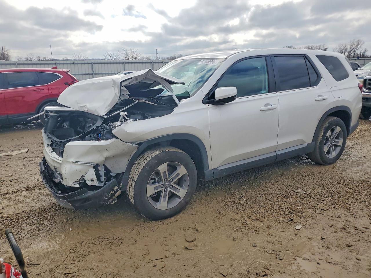 Salvage Honda Pilot Image