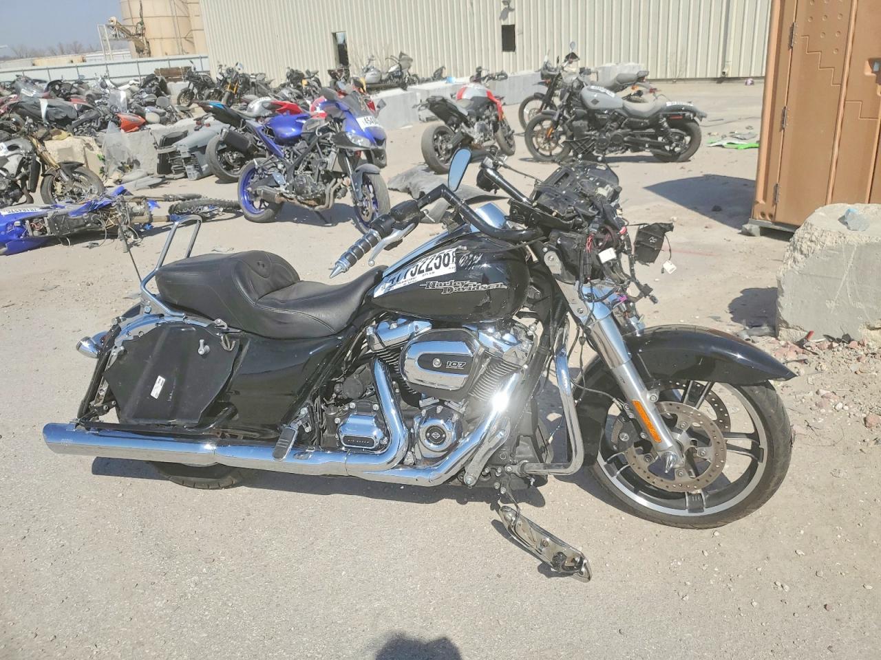 Salvage Harley-Davidson Fl Image