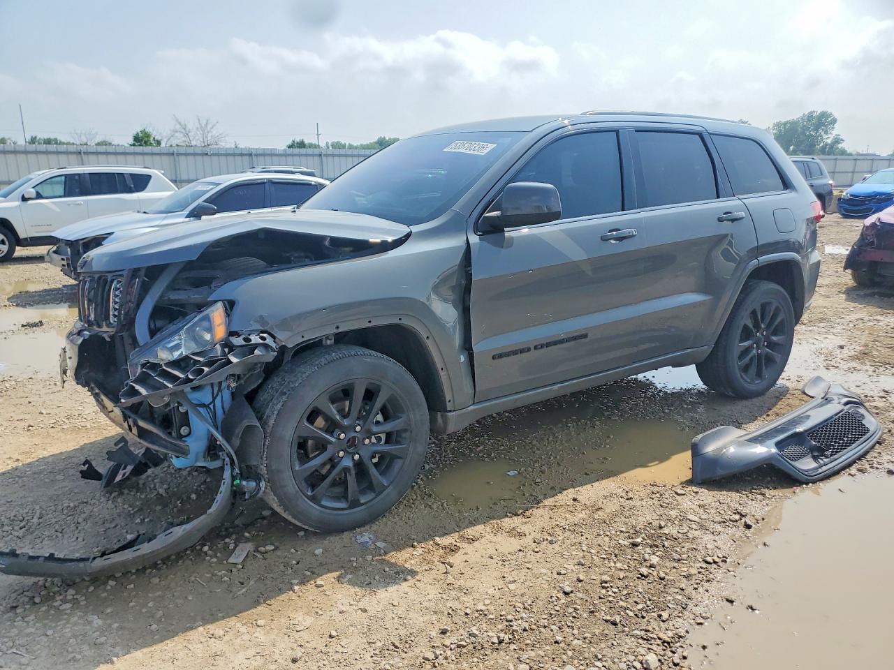 Salvage Jeep Cherokee Image