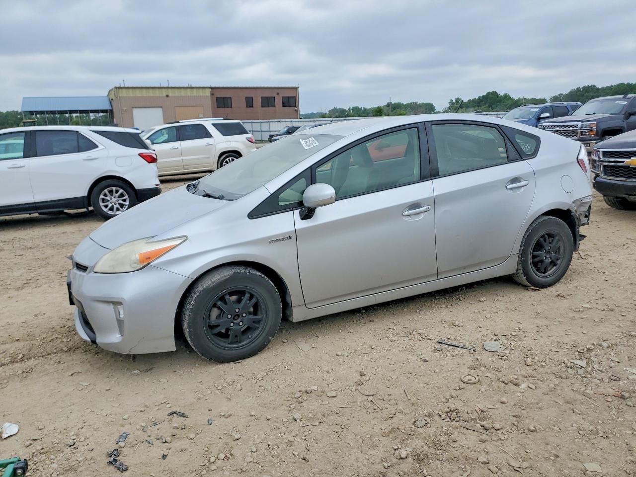 Salvage Toyota Prius Image