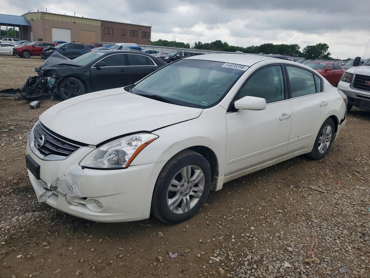 Salvage Nissan Altima Image