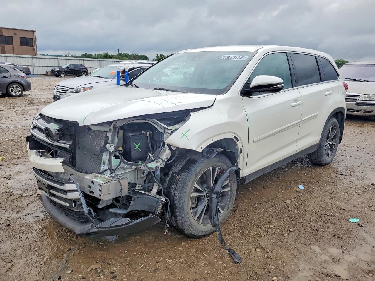 Salvage Toyota Highlander Image
