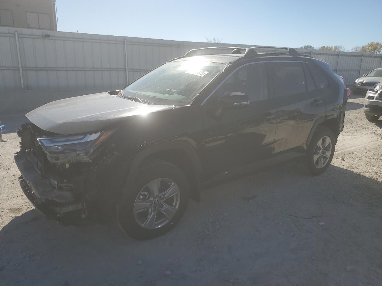 Salvage Toyota RAV4 Image