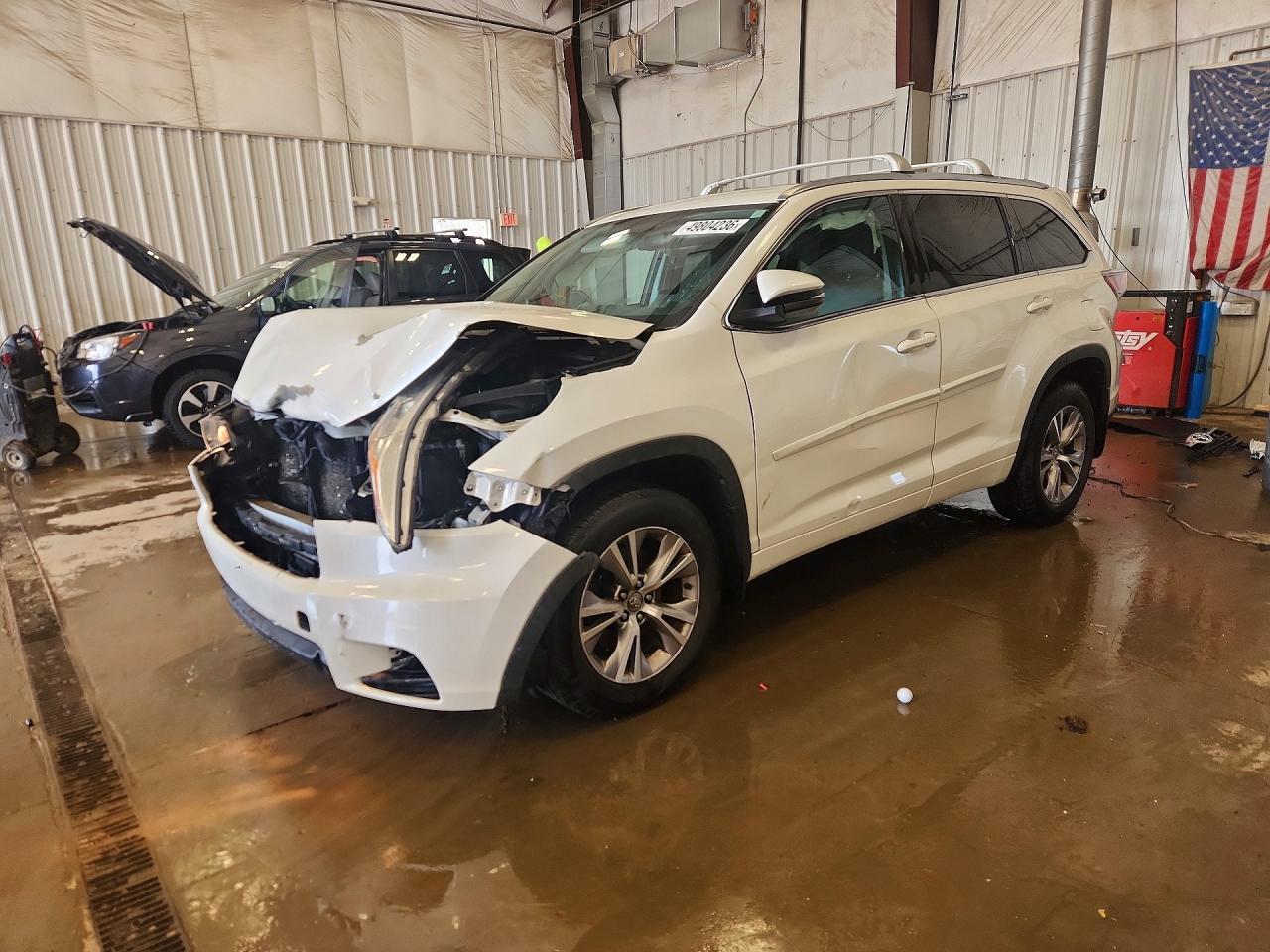 Salvage Toyota Highlander Image