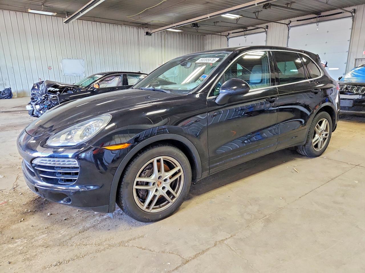 Salvage Porsche Cayenne Image