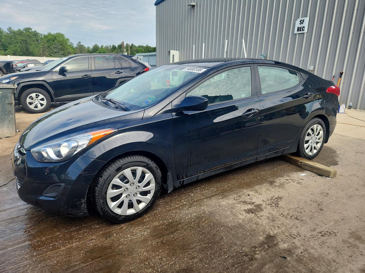 Salvage Hyundai ELANTRA Image