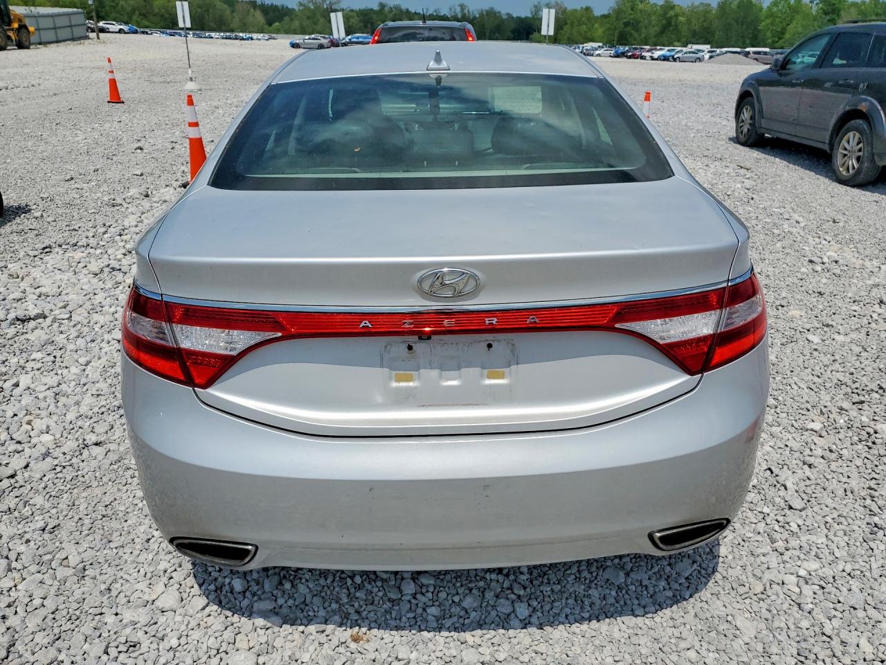 Hyundai Azera Base