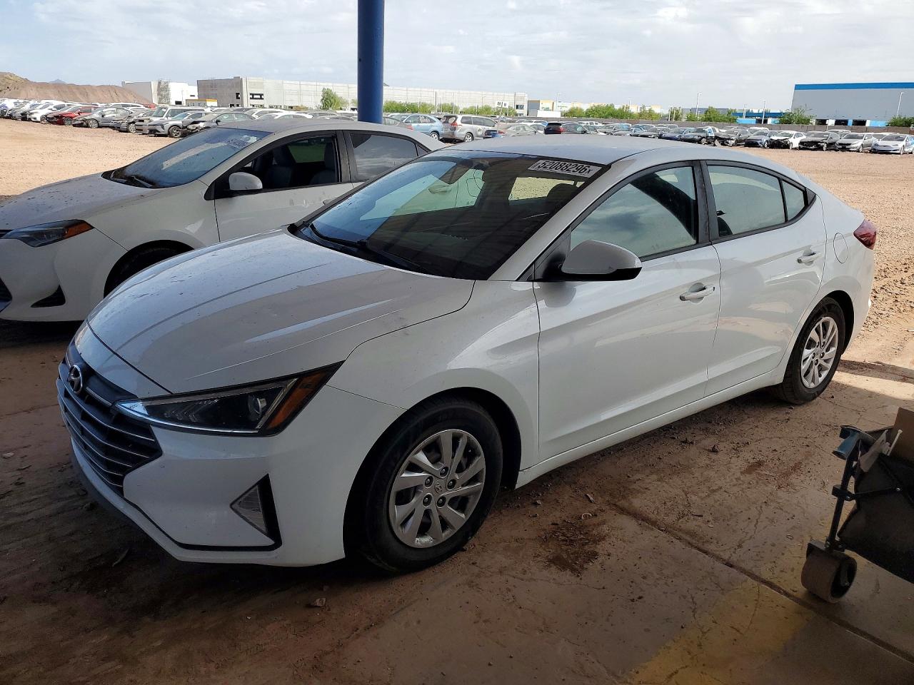 Salvage Hyundai ELANTRA Image