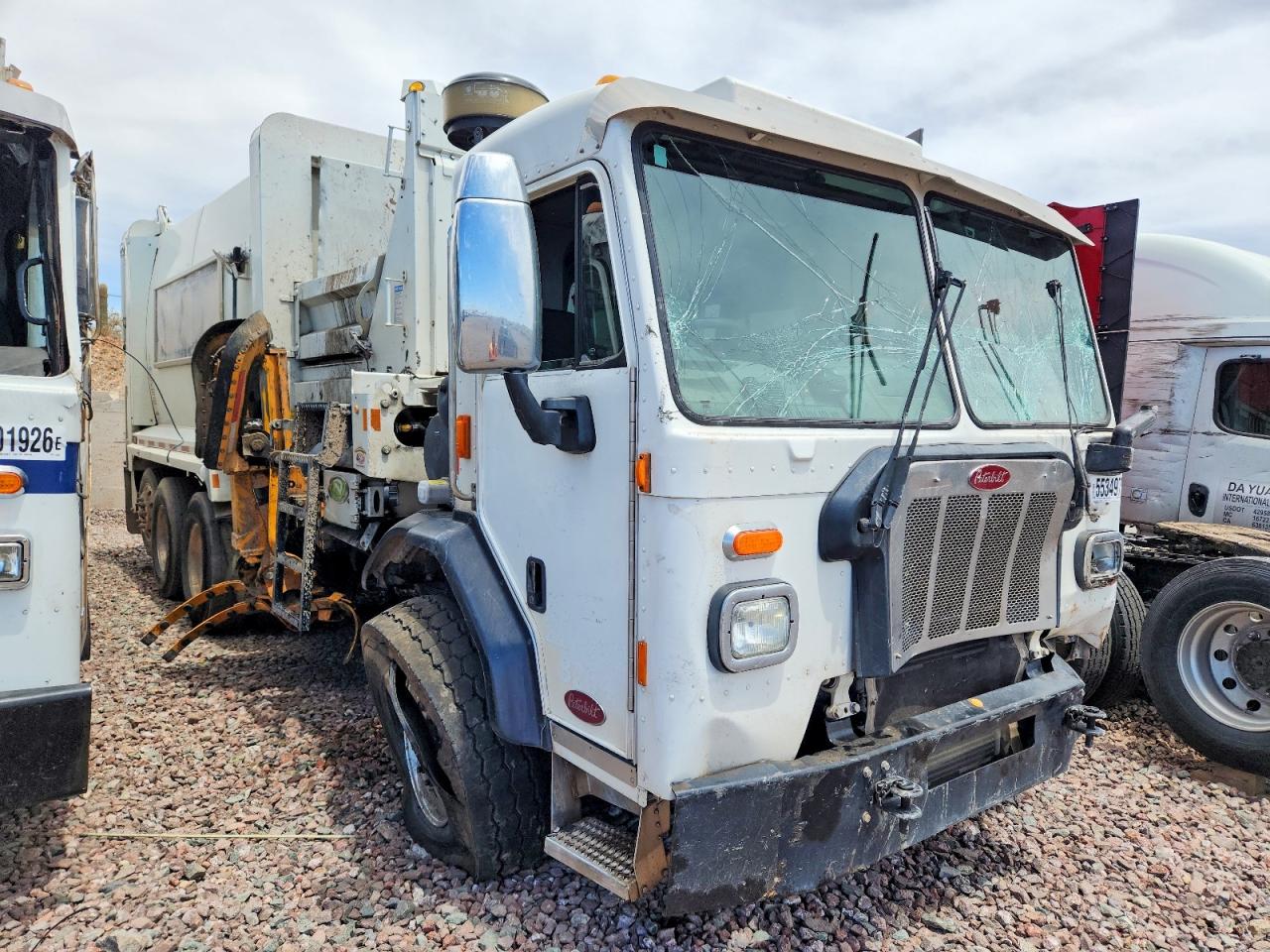 Salvage Peterbilt 520 Image