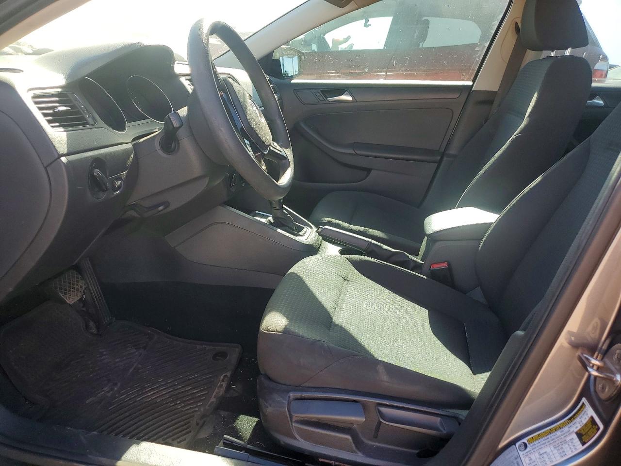 Volkswagen Jetta Base