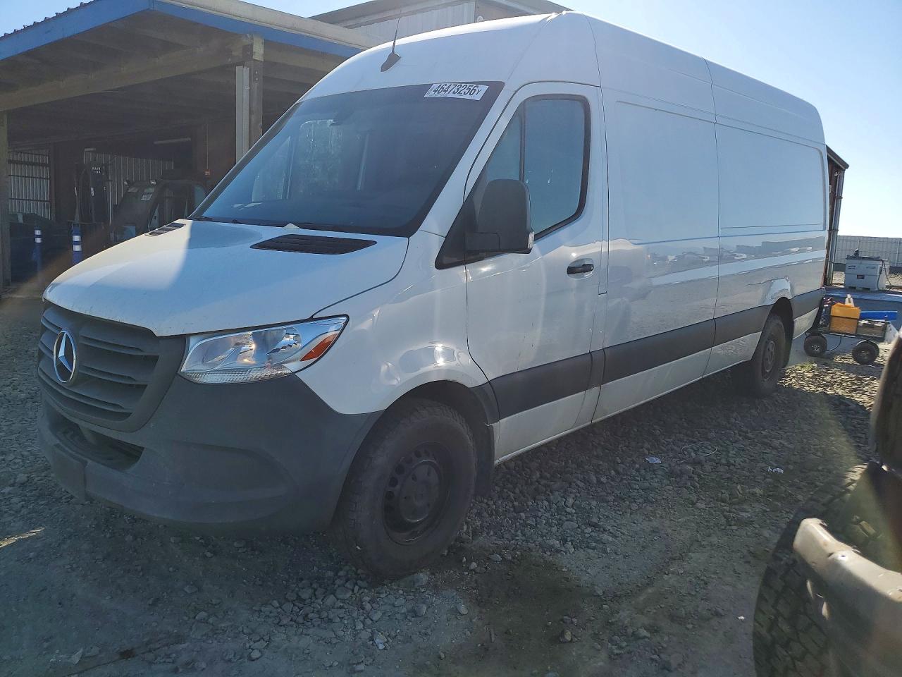 Salvage Mercedes-Benz Sprinter Image