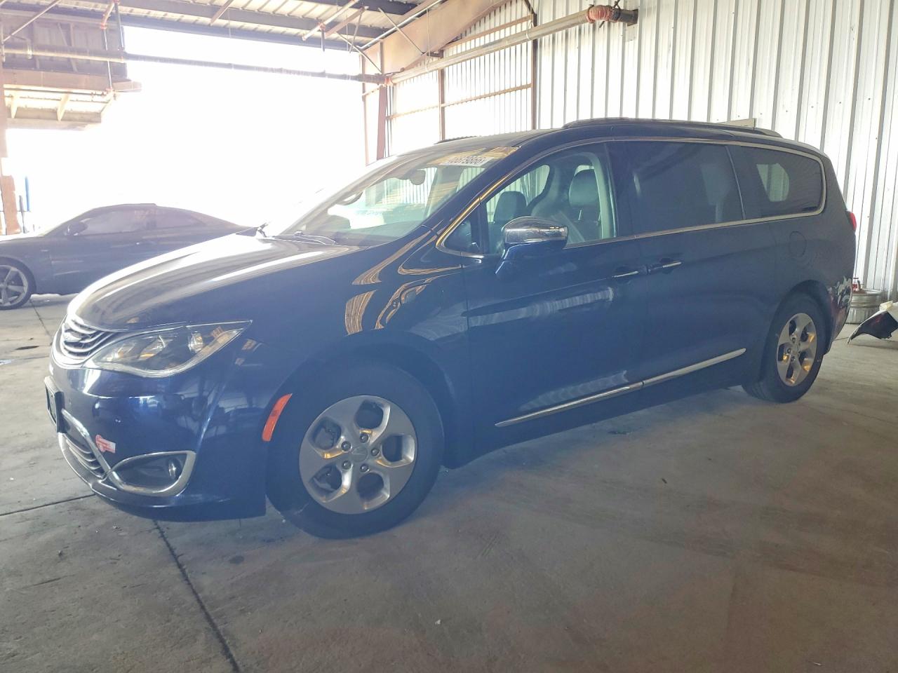 Salvage Chrysler Pacifica Image
