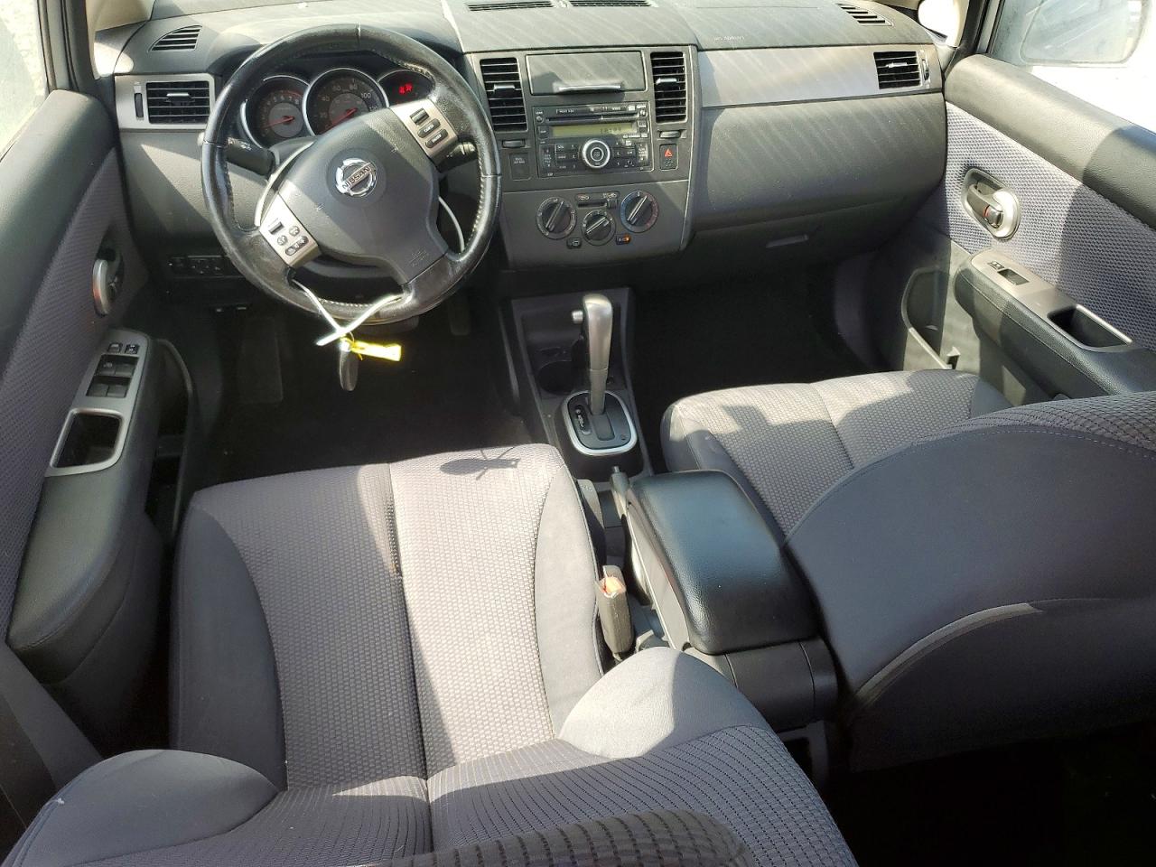 Nissan Versa 1.8 S