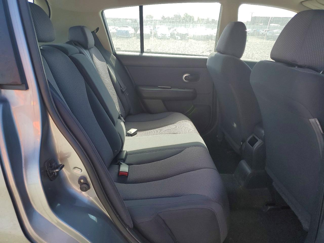 Nissan Versa 1.8 S